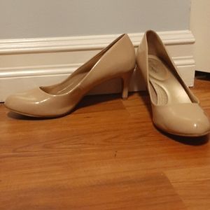 Dexflex comfort nude heels.